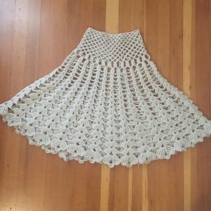 Anne Klein cream acrylic crocheted poncho